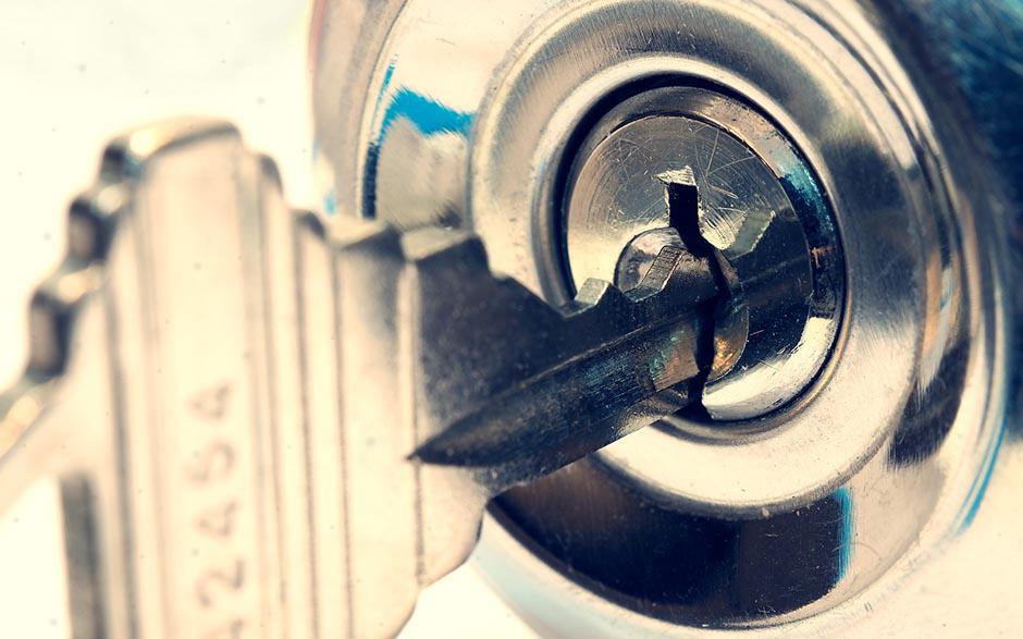 changer un barillet de porte Paris 18